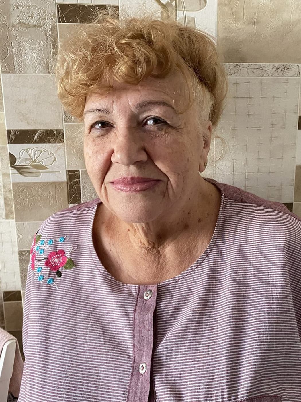 Пані Людмила, 77