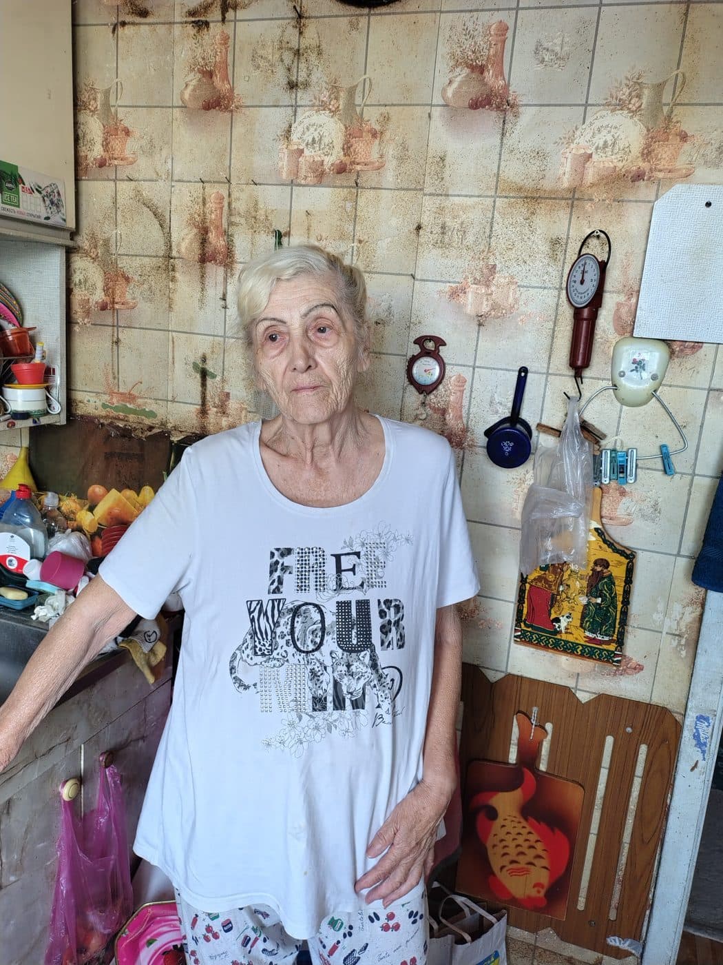 Пані Неоніла, 83