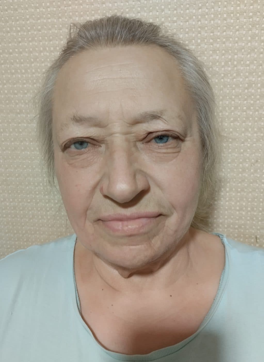 Пані Ніна, 73