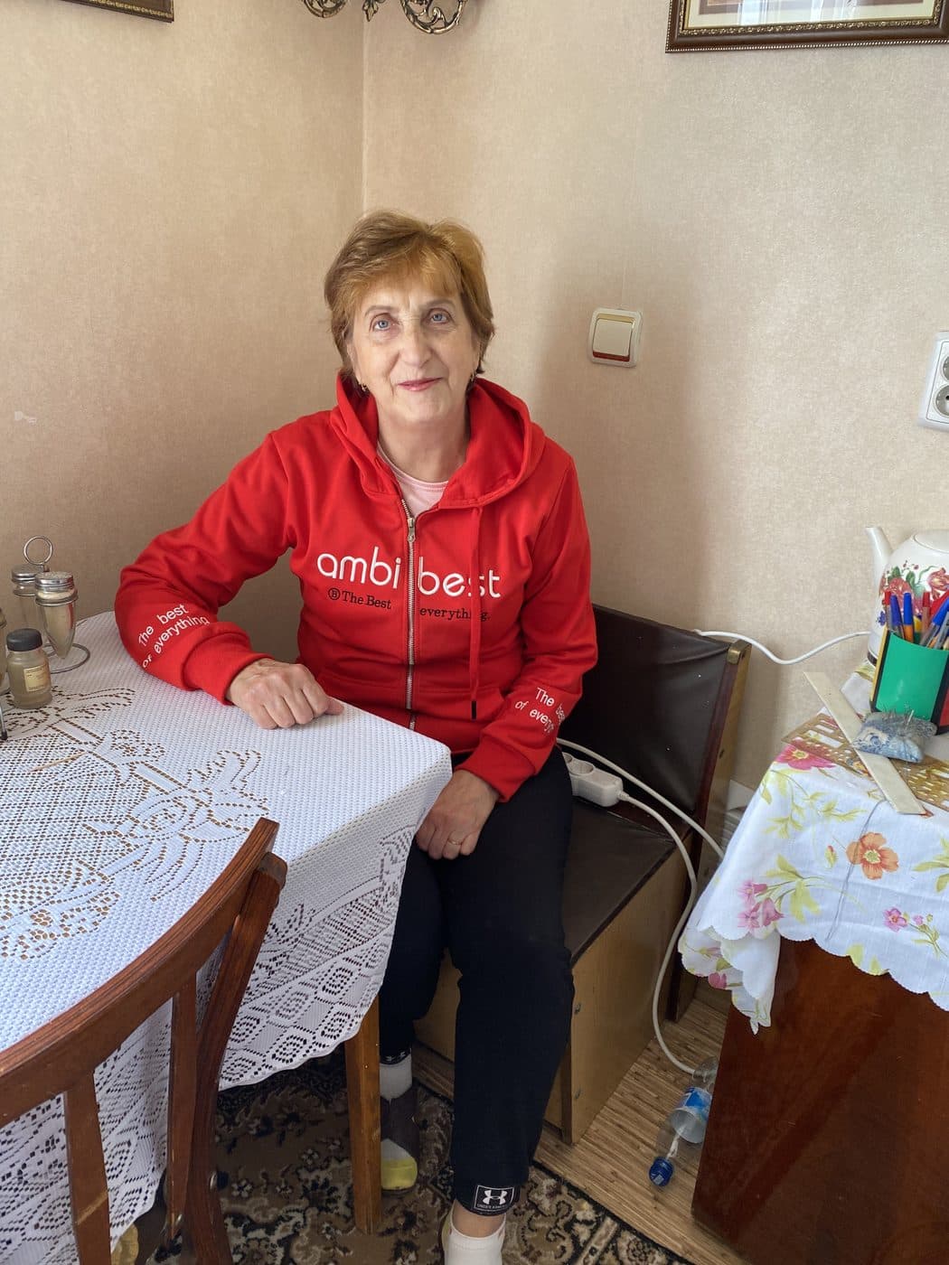 Пані Олена, 70